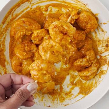 Tandoori shrimp in skewers