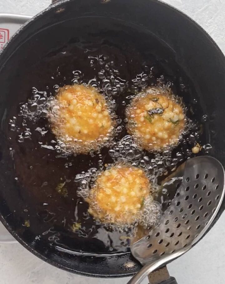 Fry sabudana vadas