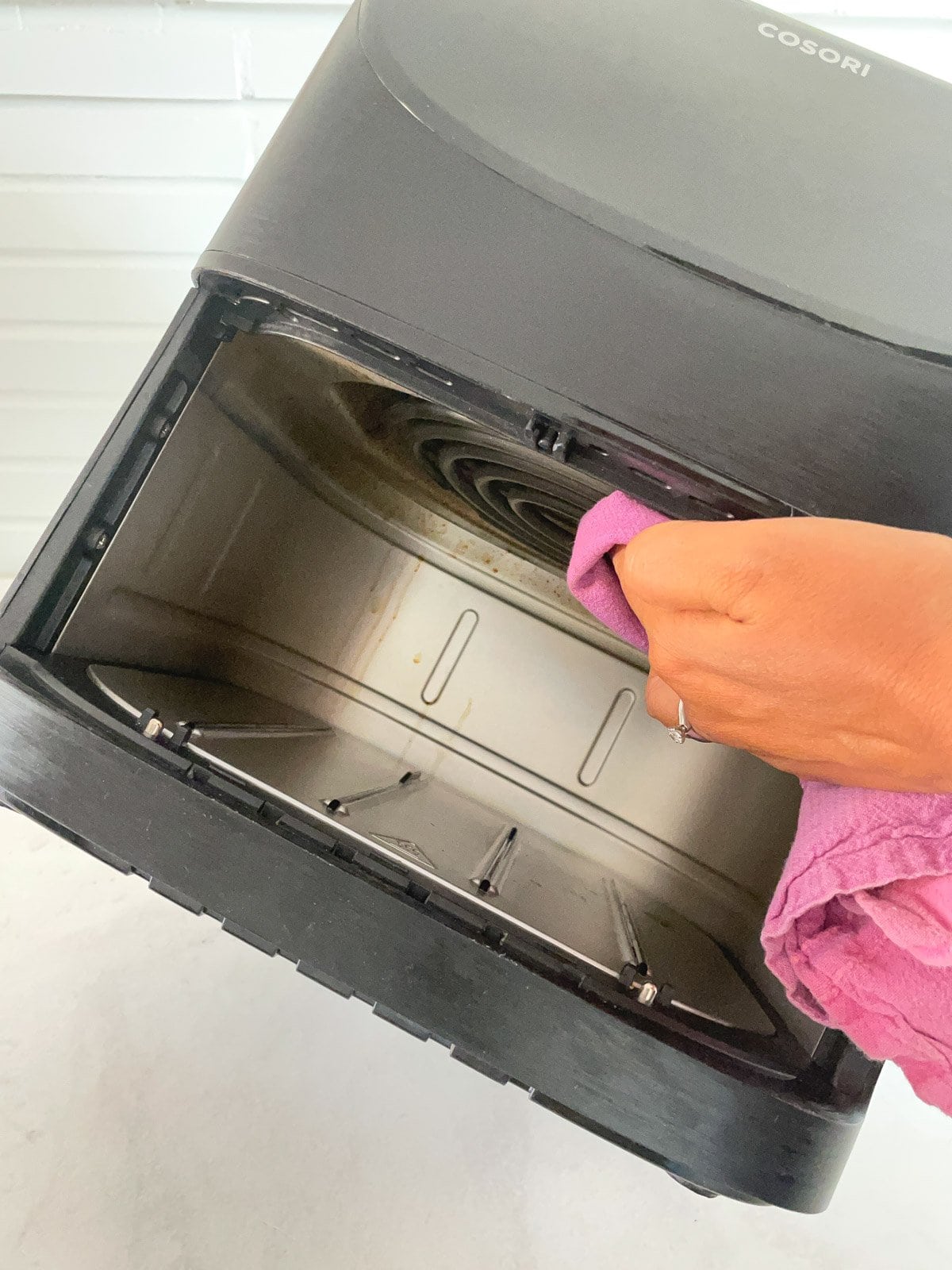 How to Clean an Air Fryer? Piping Pot Curry