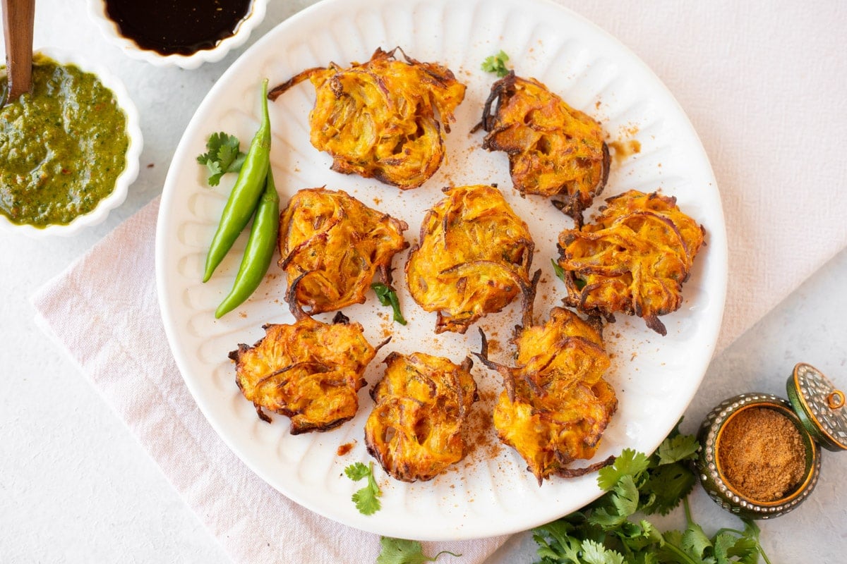 Air fryer pakora with chutneys