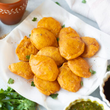 Aloo pakora in a white plate