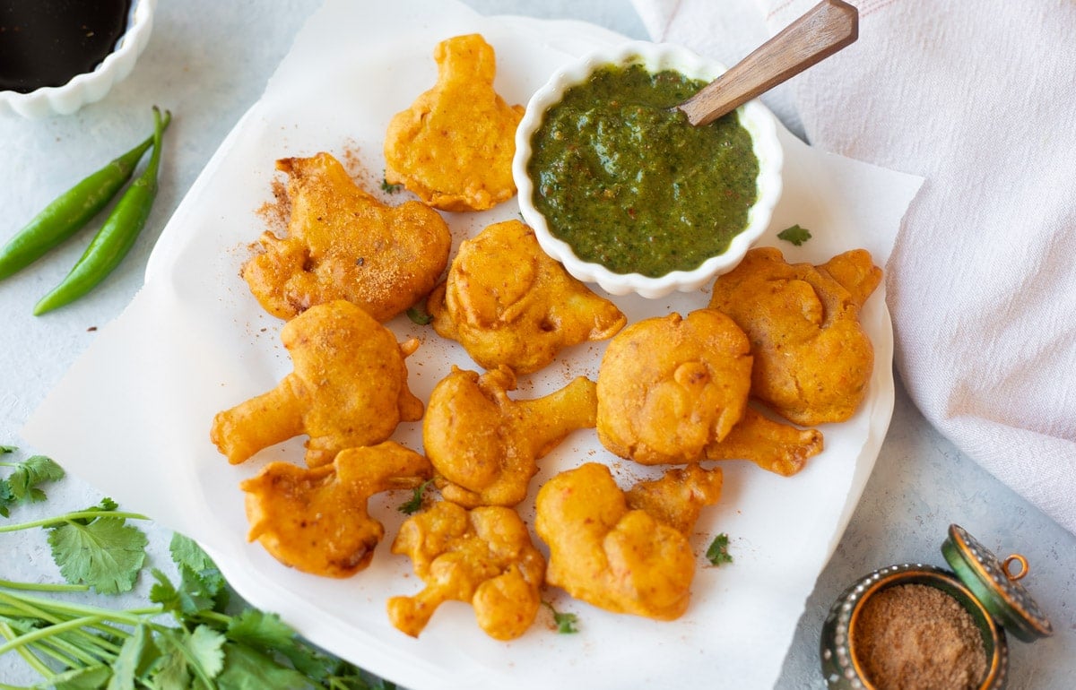 crisp cauliflower pakora sprinkled with chaat masala & cilantro