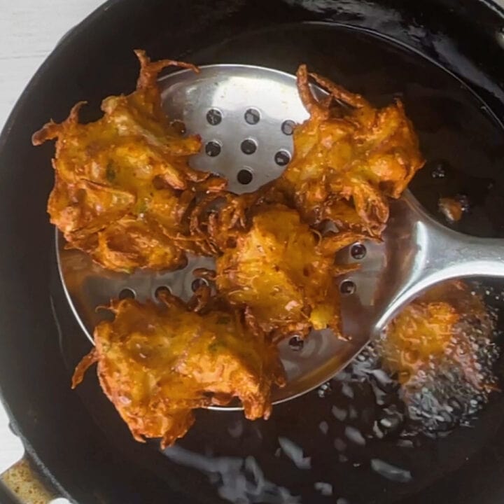 Golden and Crunchy onion pakora in oil