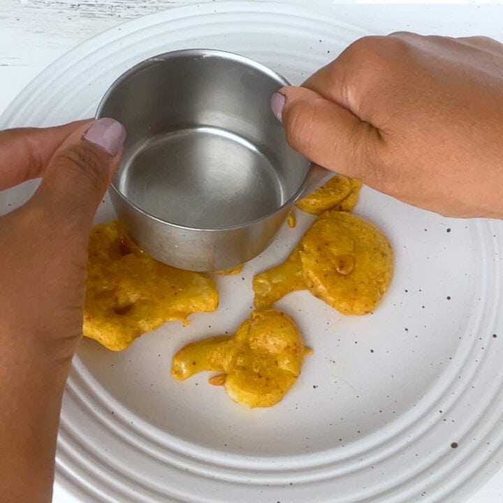 Pressing Gobi Pakora