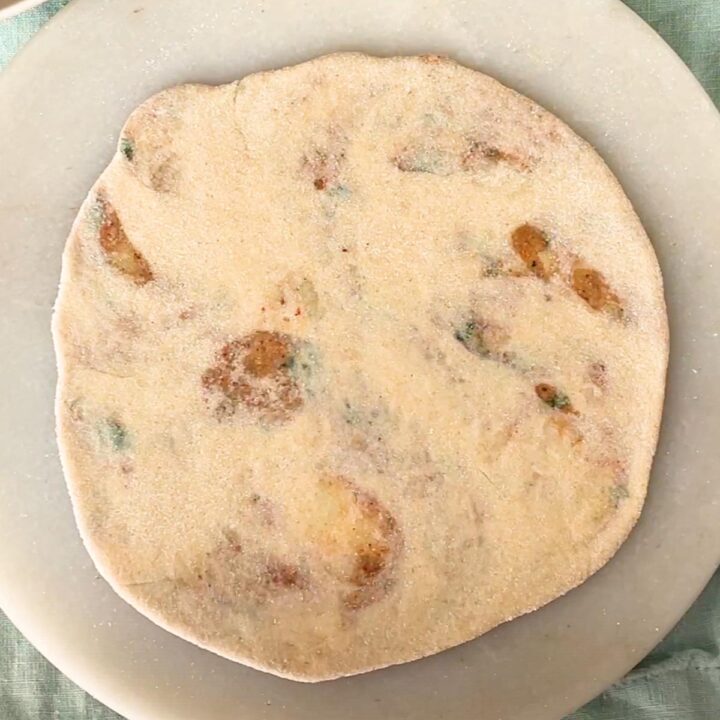 Roll the paratha