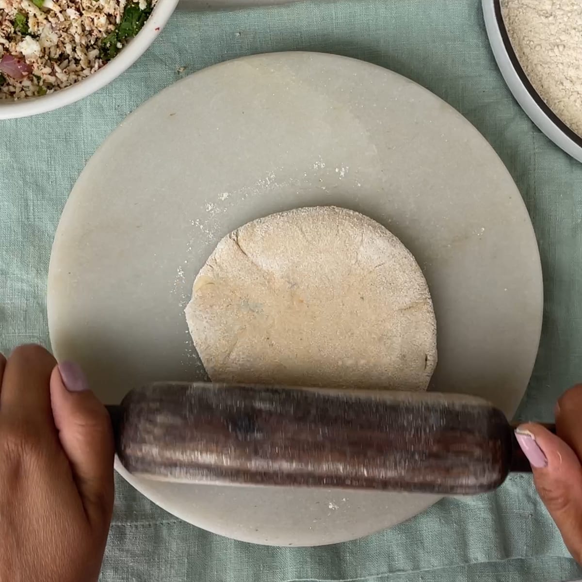 roll the paratha with filling