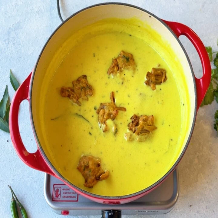 add fried pakora in the kadhi