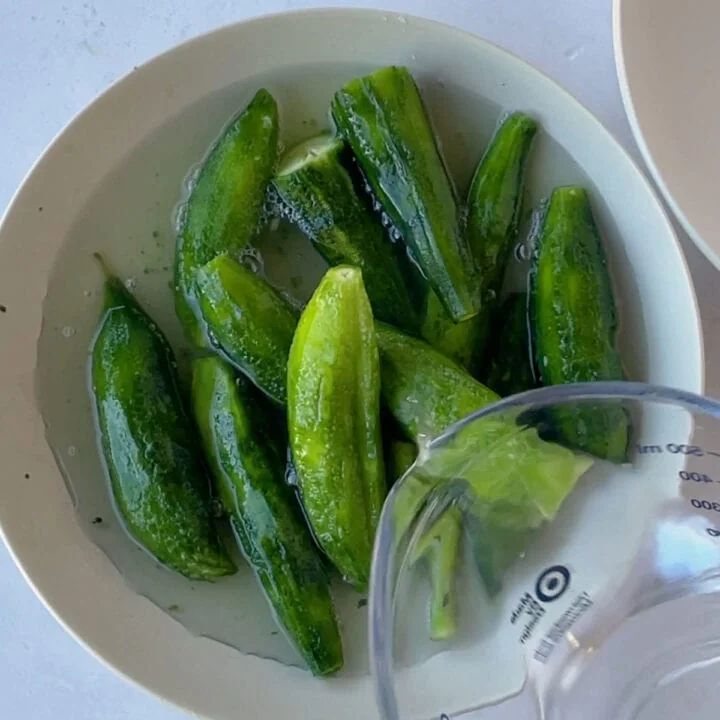 wash karela in a bowl