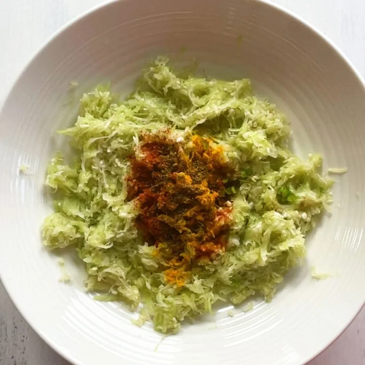 add spices to the lauki mixture