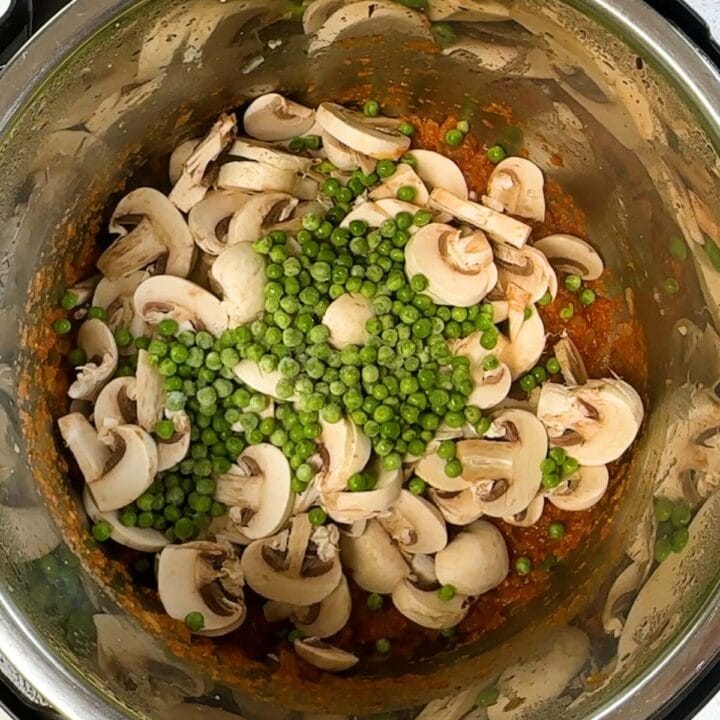 add Green Peas to the instant pot