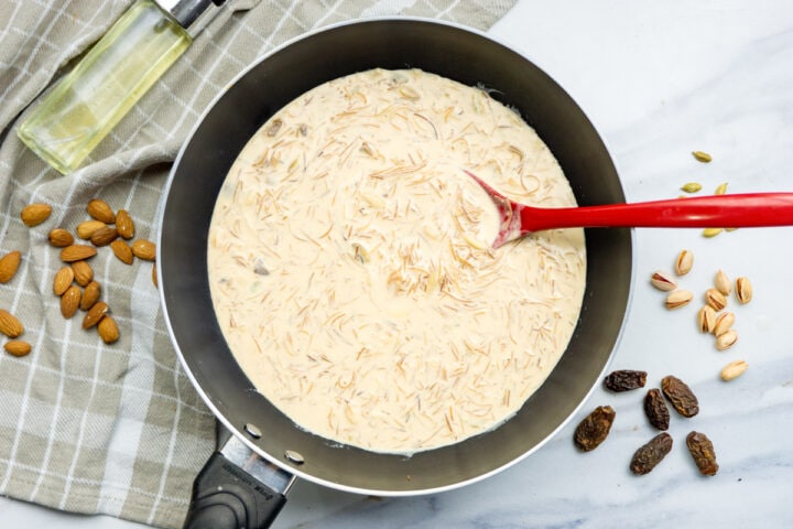 Sheer Khurma in a pan