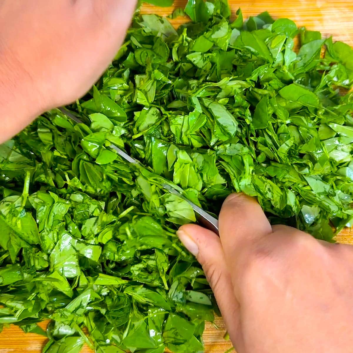 cut methi leaves with knife