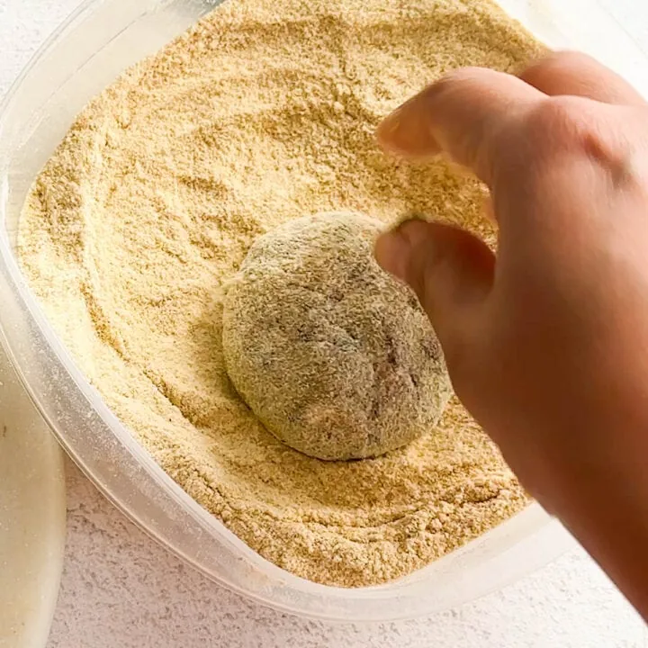Roll the ball in dry Flour