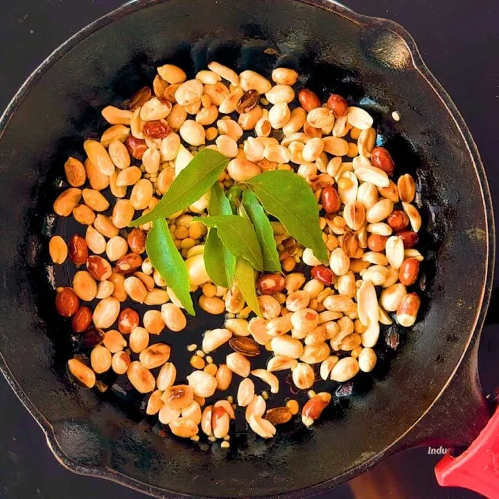 Roasted peanuts with curry leaves to make chutney