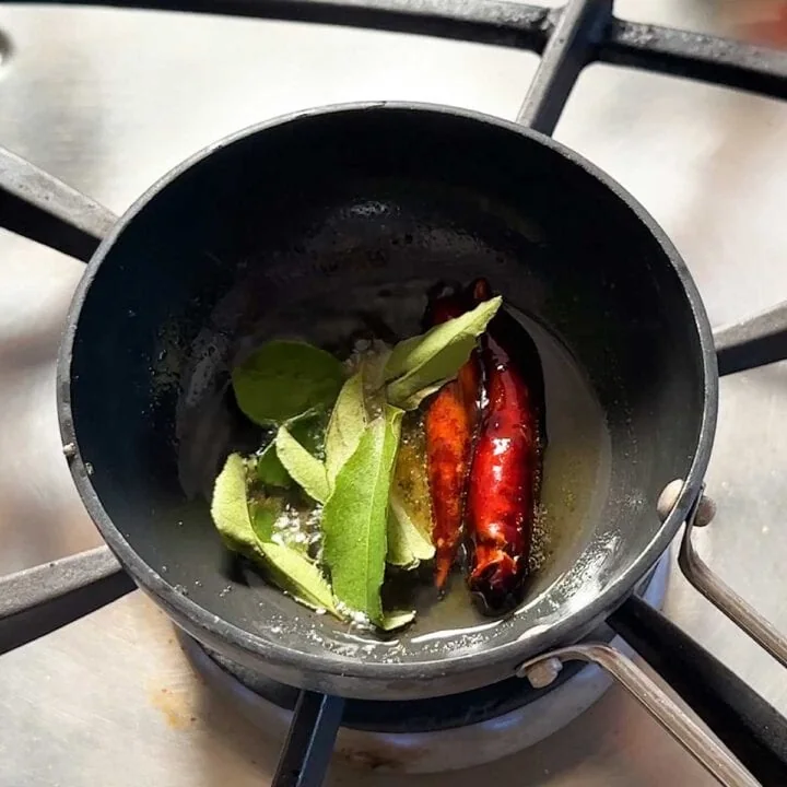 Peanut Chutney tempering with red chili, curry leaves