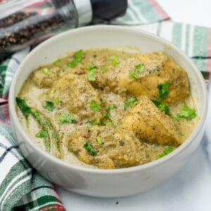Chicken Kali Mirch in a white bowl