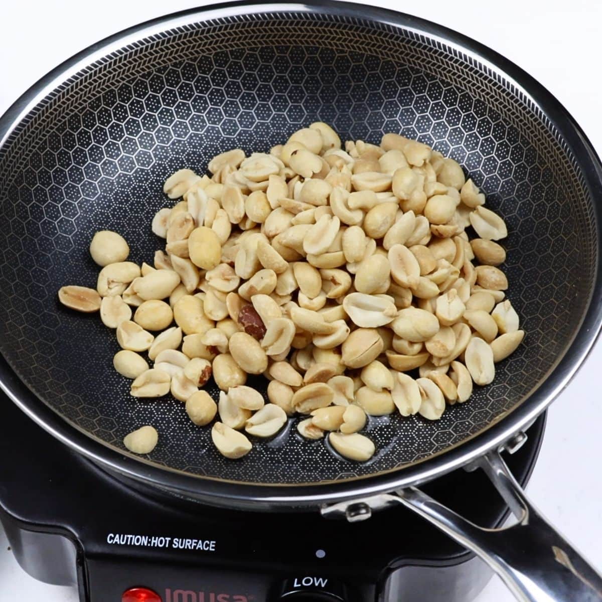 roast peanuts in pan