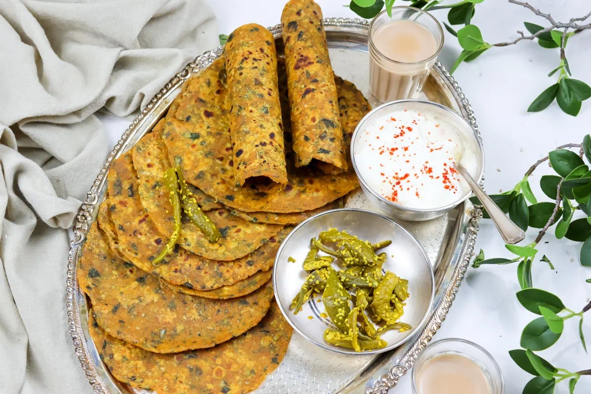 Gujarati methi thepla with yogurt & tea