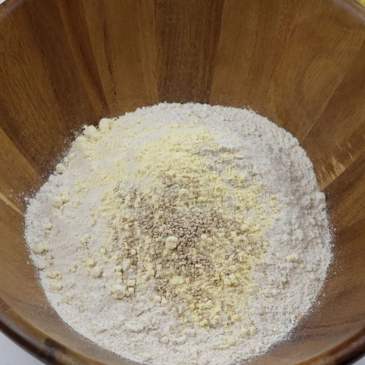 add Sesame seeds to the dough