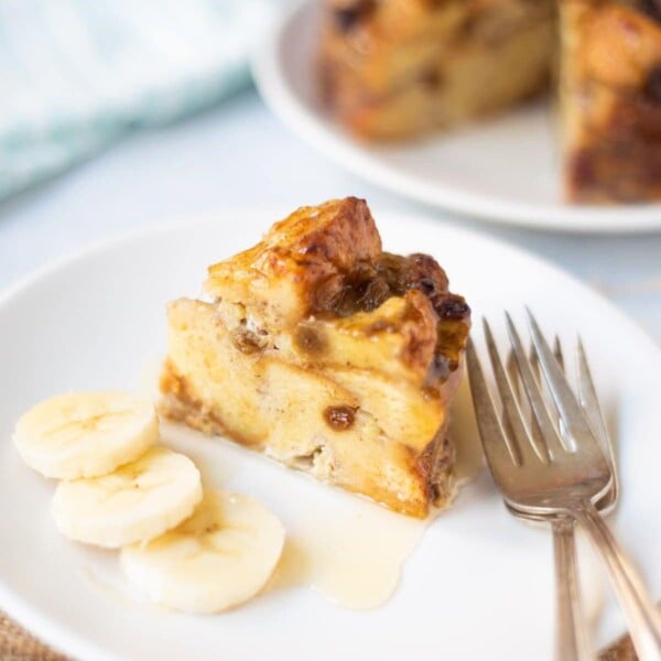 banana bread pudding in a plate