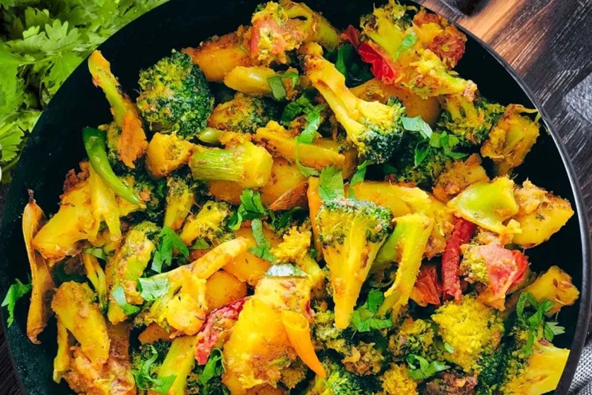 Aloo broccoli in a pan