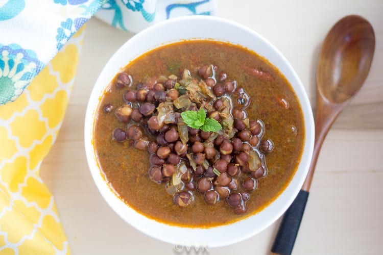 Bihari Ghugni in a white bowl