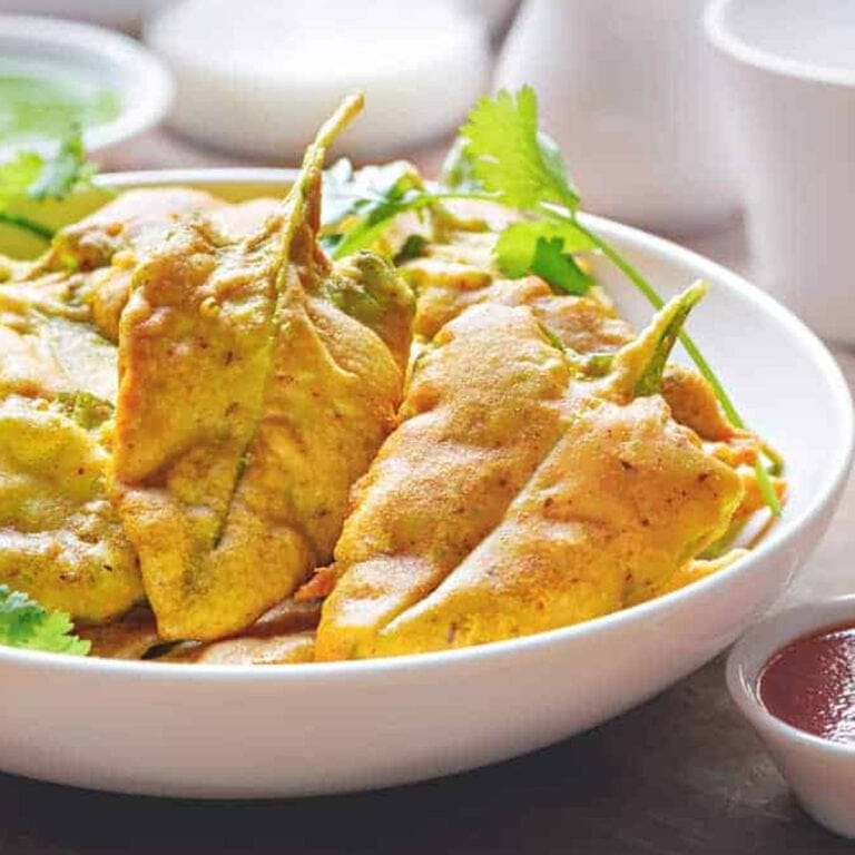 21 Amazing Indian Spinach Recipes - Piping Pot Curry