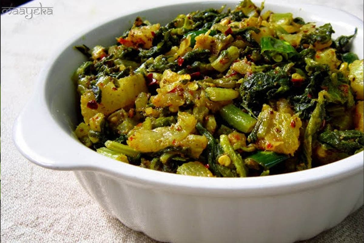 Mooli ki bhujiya in a bowl