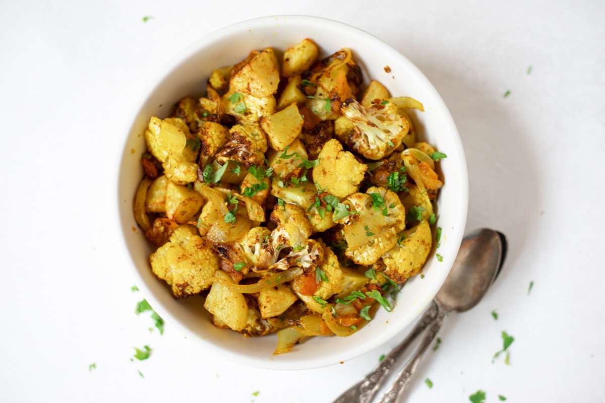 Air Fryer roasted aloo gobi in a bowl 