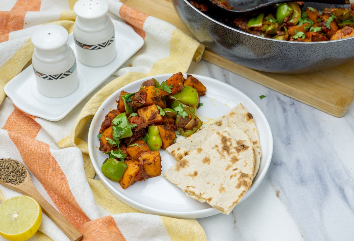 A delicious Aloo Simla Mirch recipe with potatoes and bell pepper and roti on the side