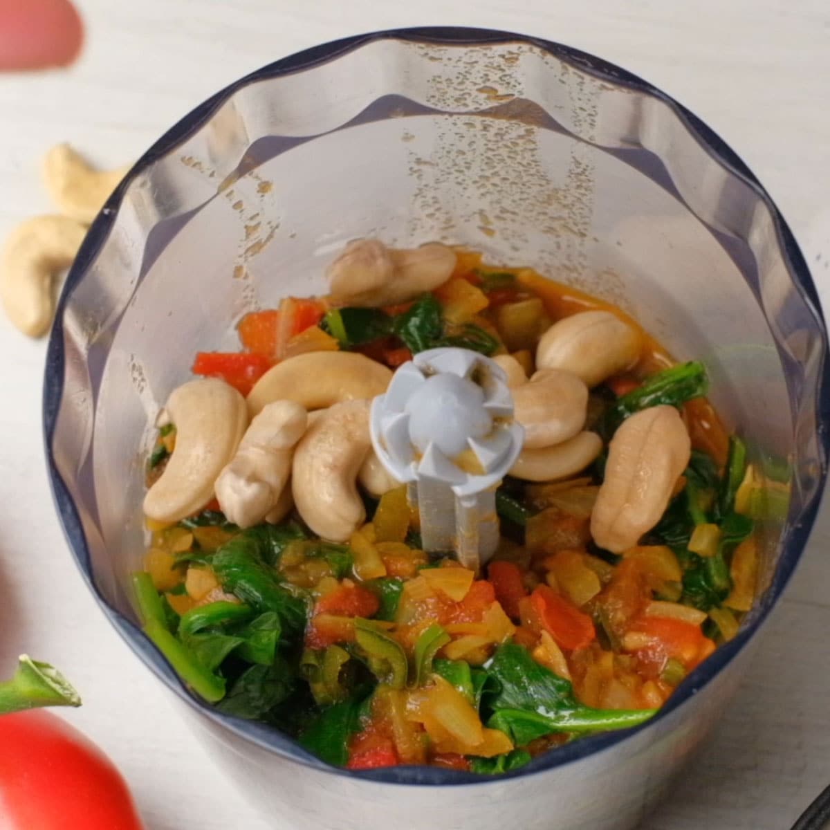blend spinach, onion, and tomato gravy with cashews