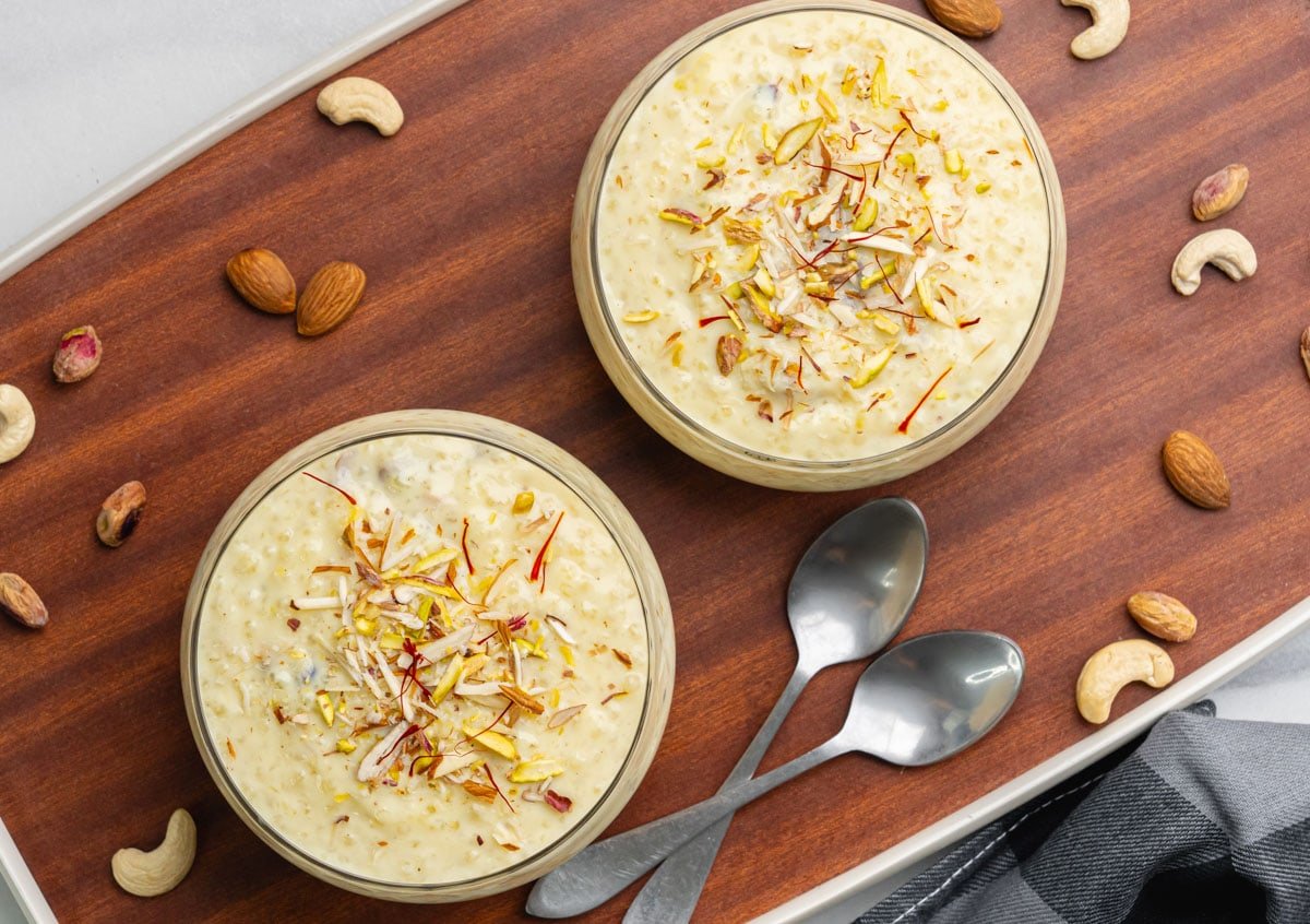 Sabudana kheer in two bowls garnished with saffron and nuts. 