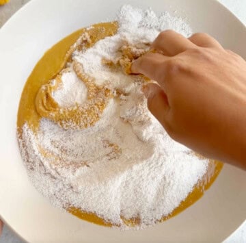 Mix sugar with roasted besan to make ladoo