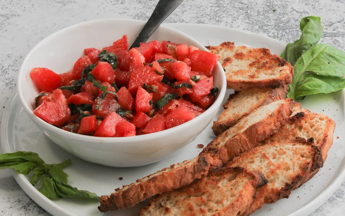 Bruschetta Dip (Easy 5-Ingredient Recipe) 