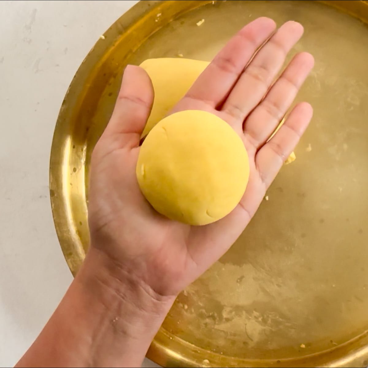 create small bough using the dough