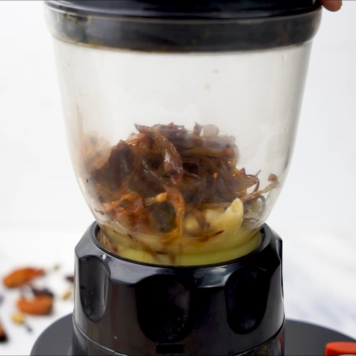Blending fried onions and cashews together
