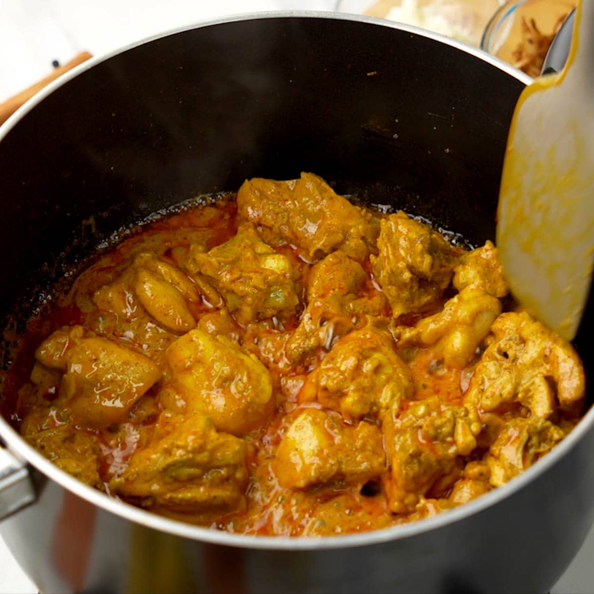 Par cooking chicken to make biryani