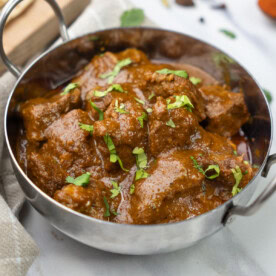 close up shot of delicious rogan josh