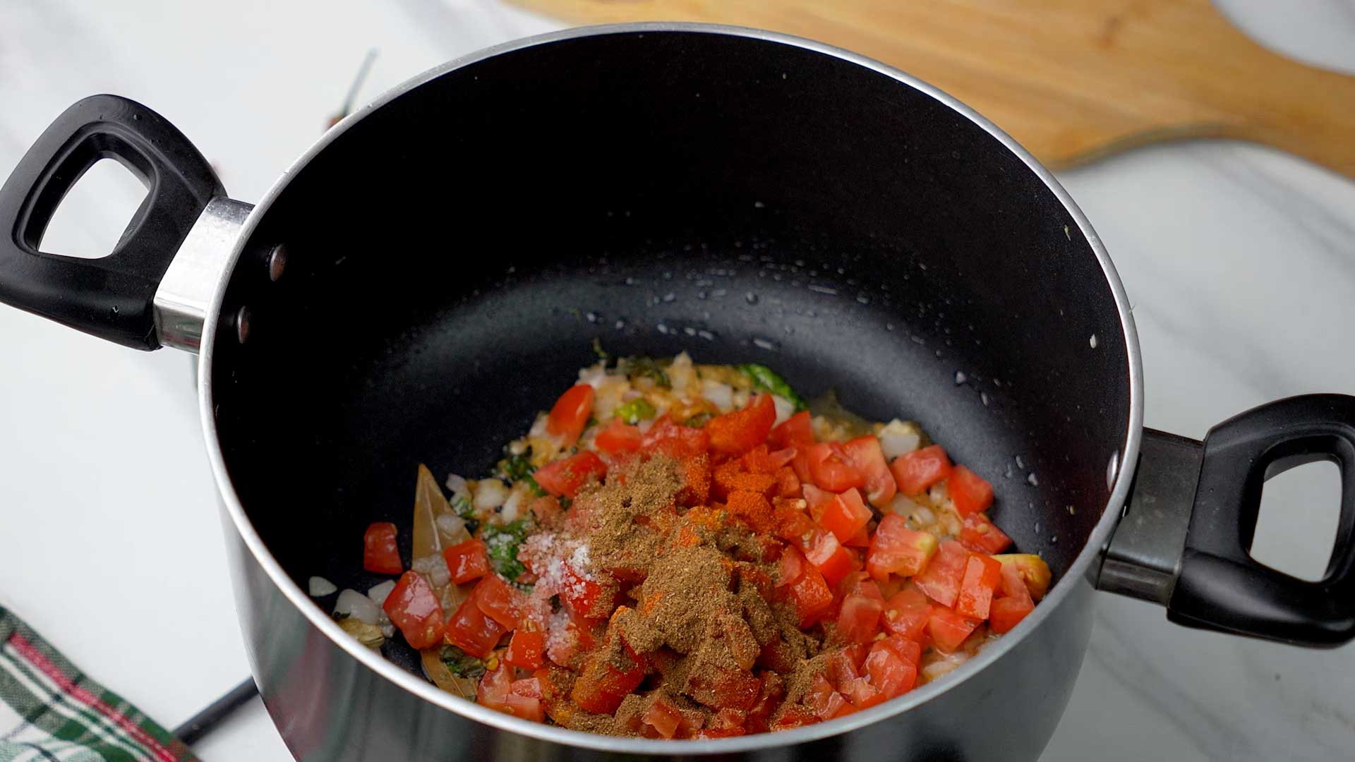 Add mint leaves, chopped tomatoes, turmeric powder, salt, red chili powder, and garam masala.
