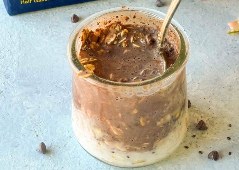 Chocolate Banana Overnight Oats - Piping Pot Curry