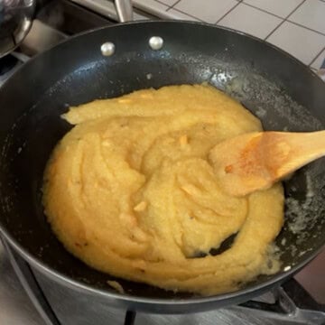 thicken semolina halwa in a pan