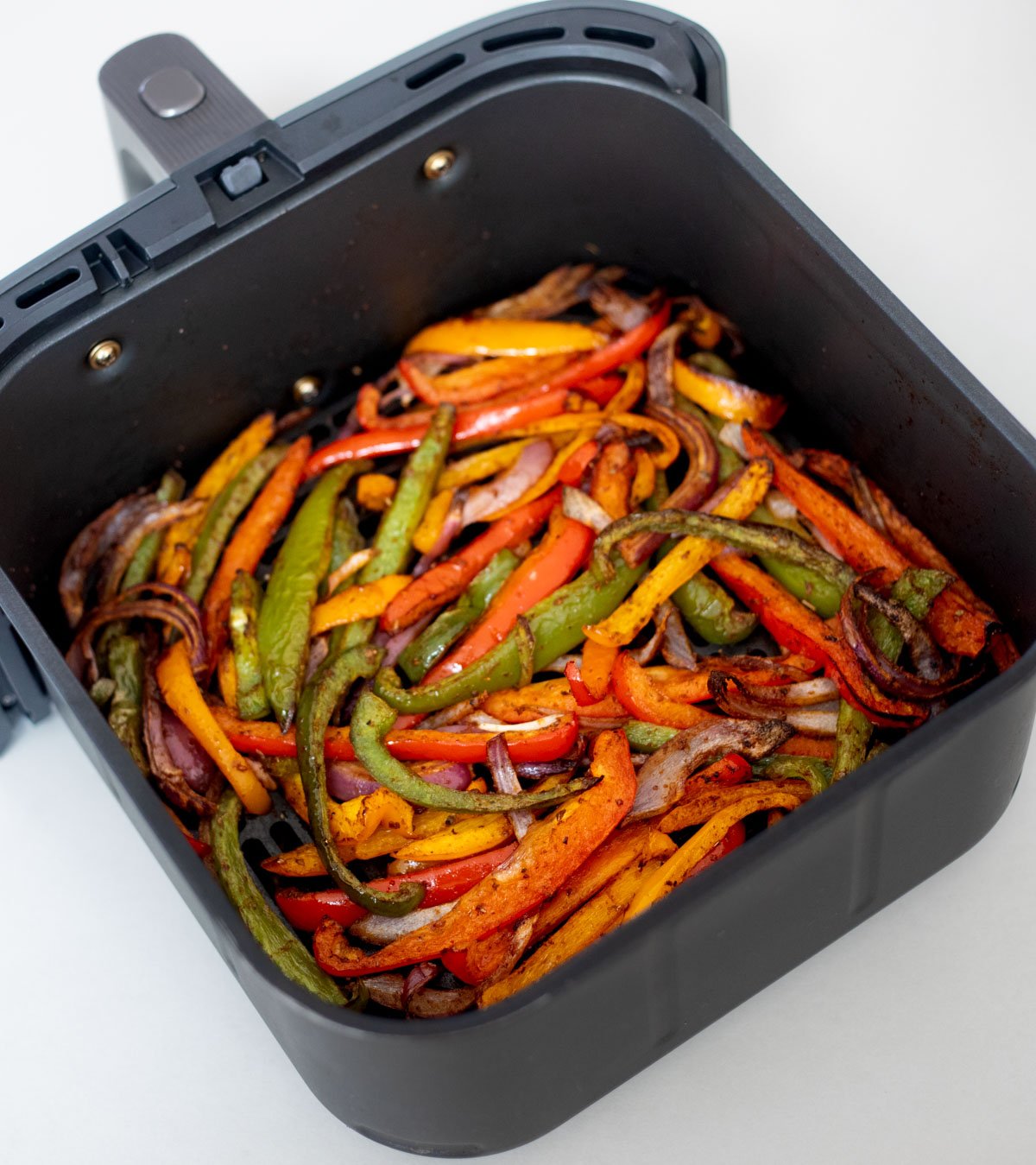 Air fryer fajita vegetable in an air fryer basket ready to serve