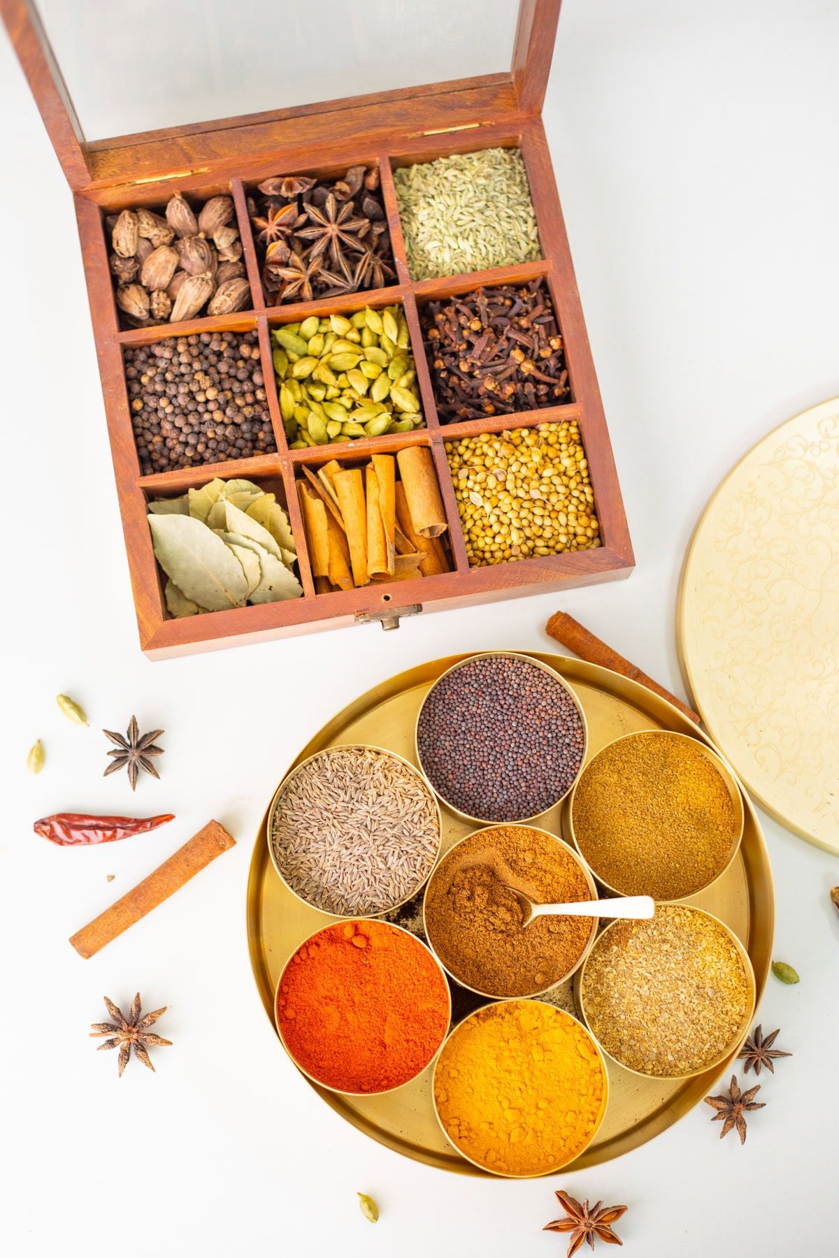 whole and ground spices in a individual container