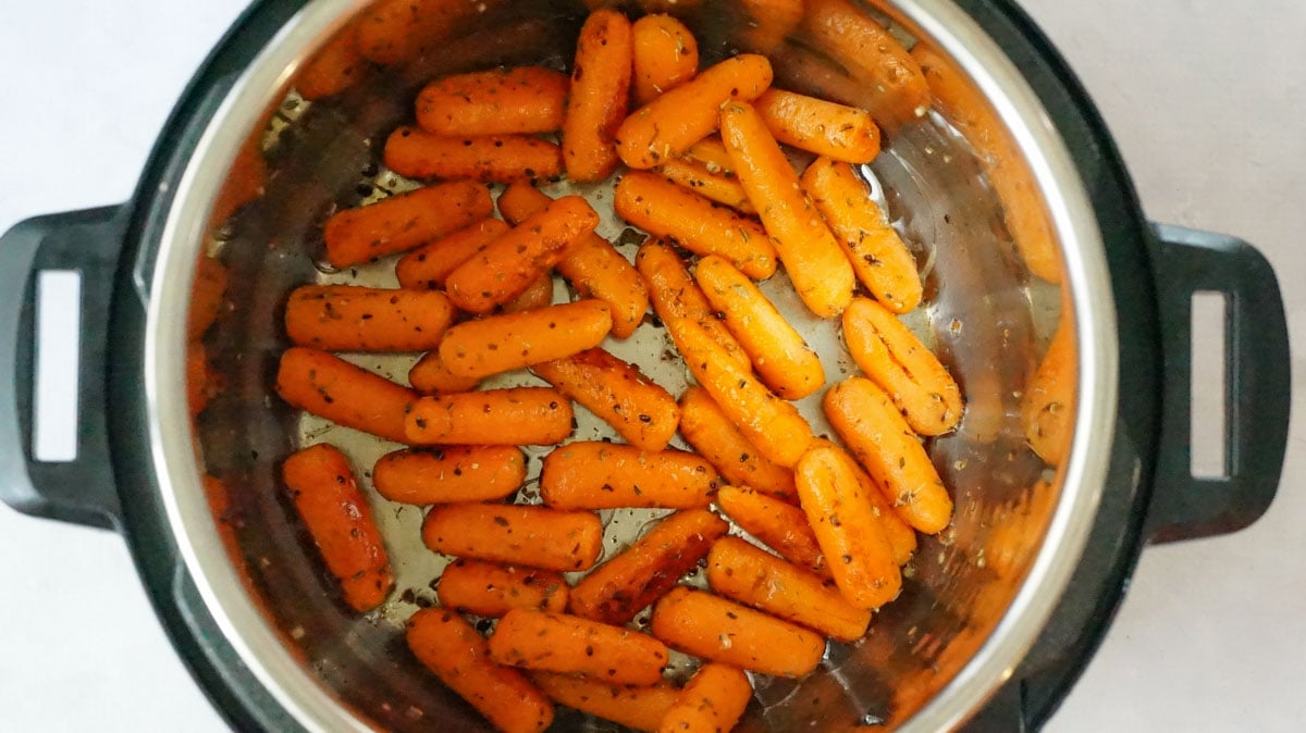 Garlic herb carrots in instant pot