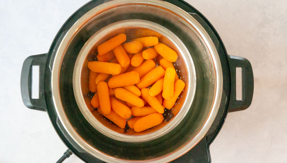 Steaming carrots using instant pot