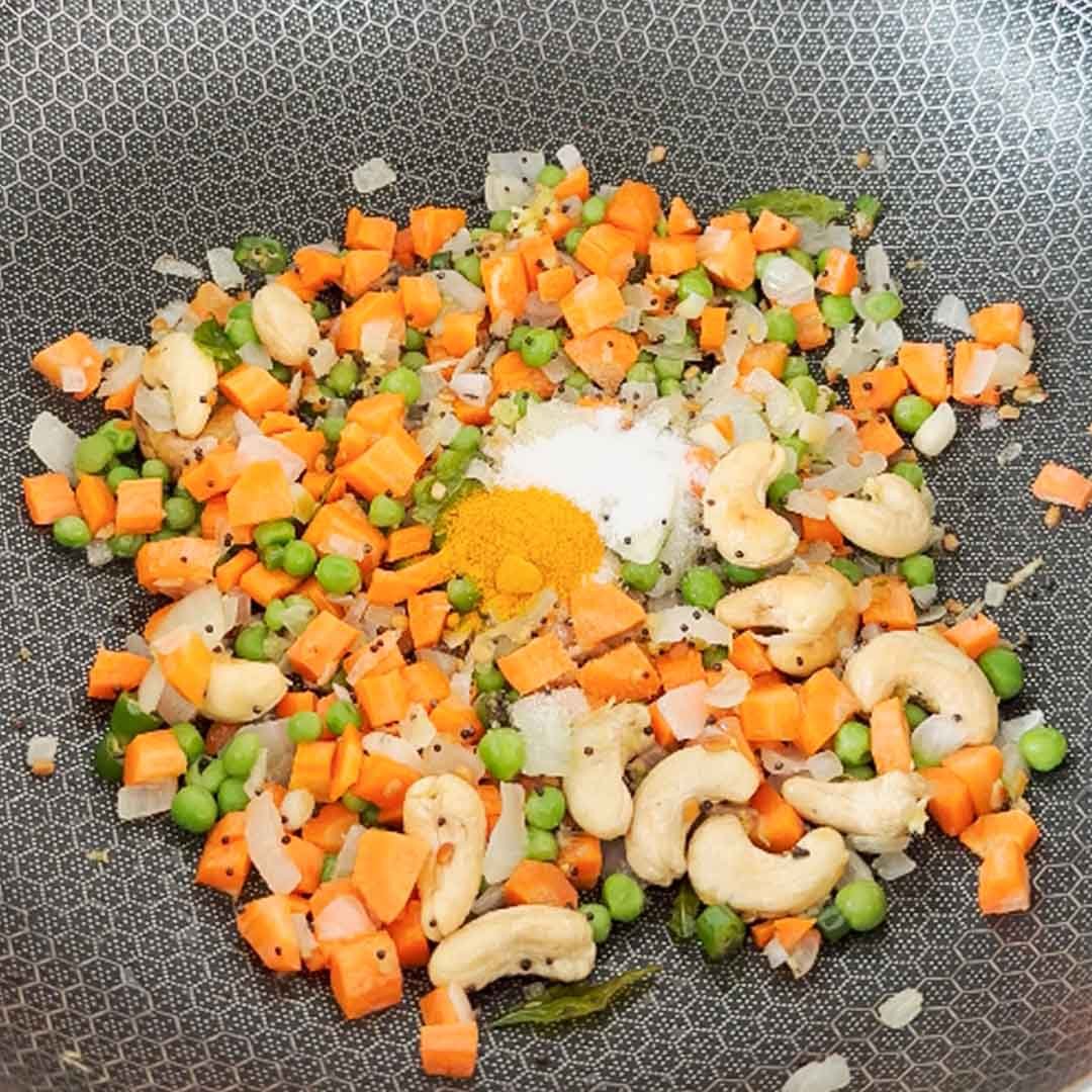add spices to cook millet upma
