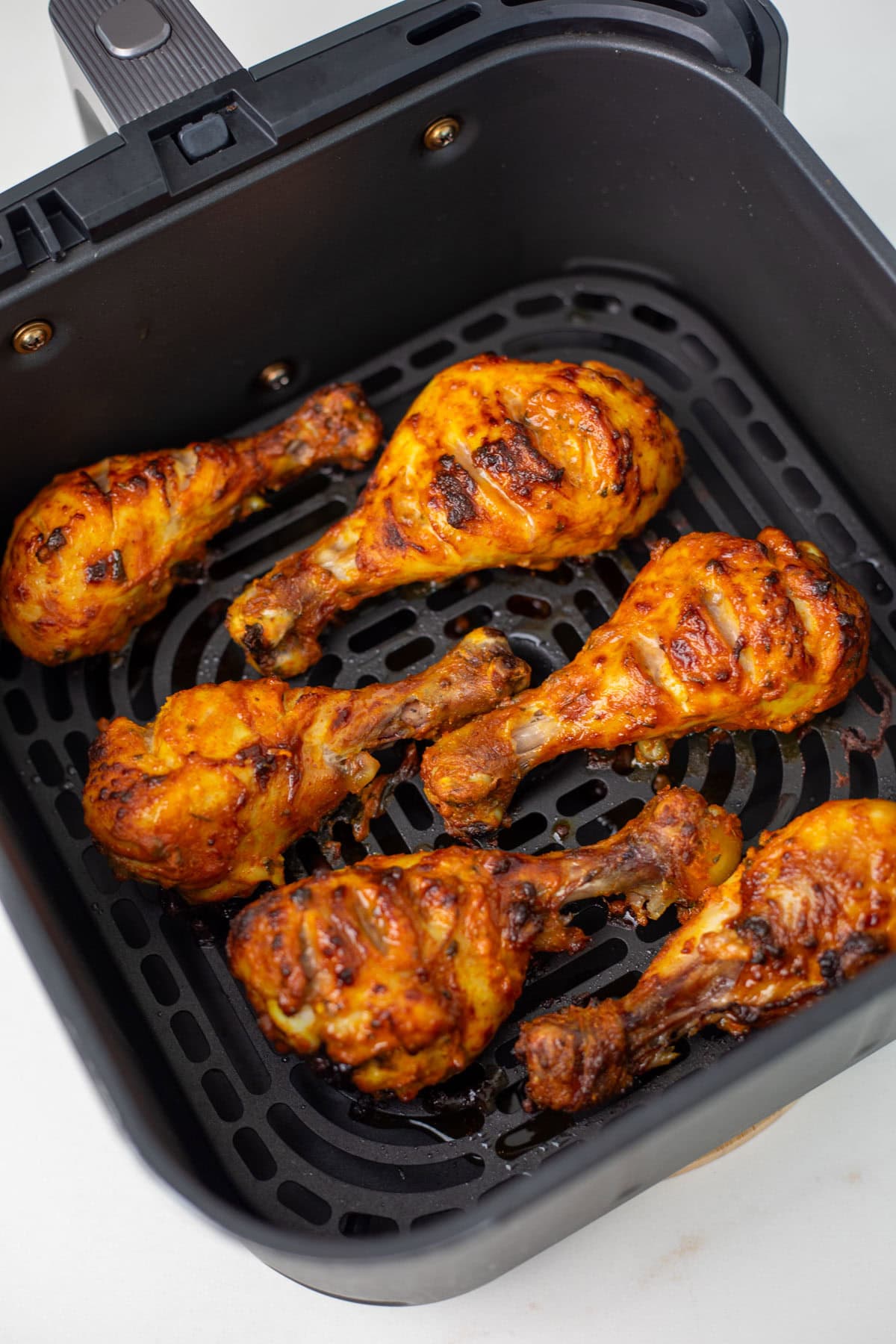 tandoori chicken in an air fryer basket