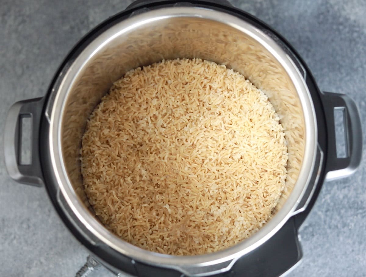 Cooked brown rice in instant pot