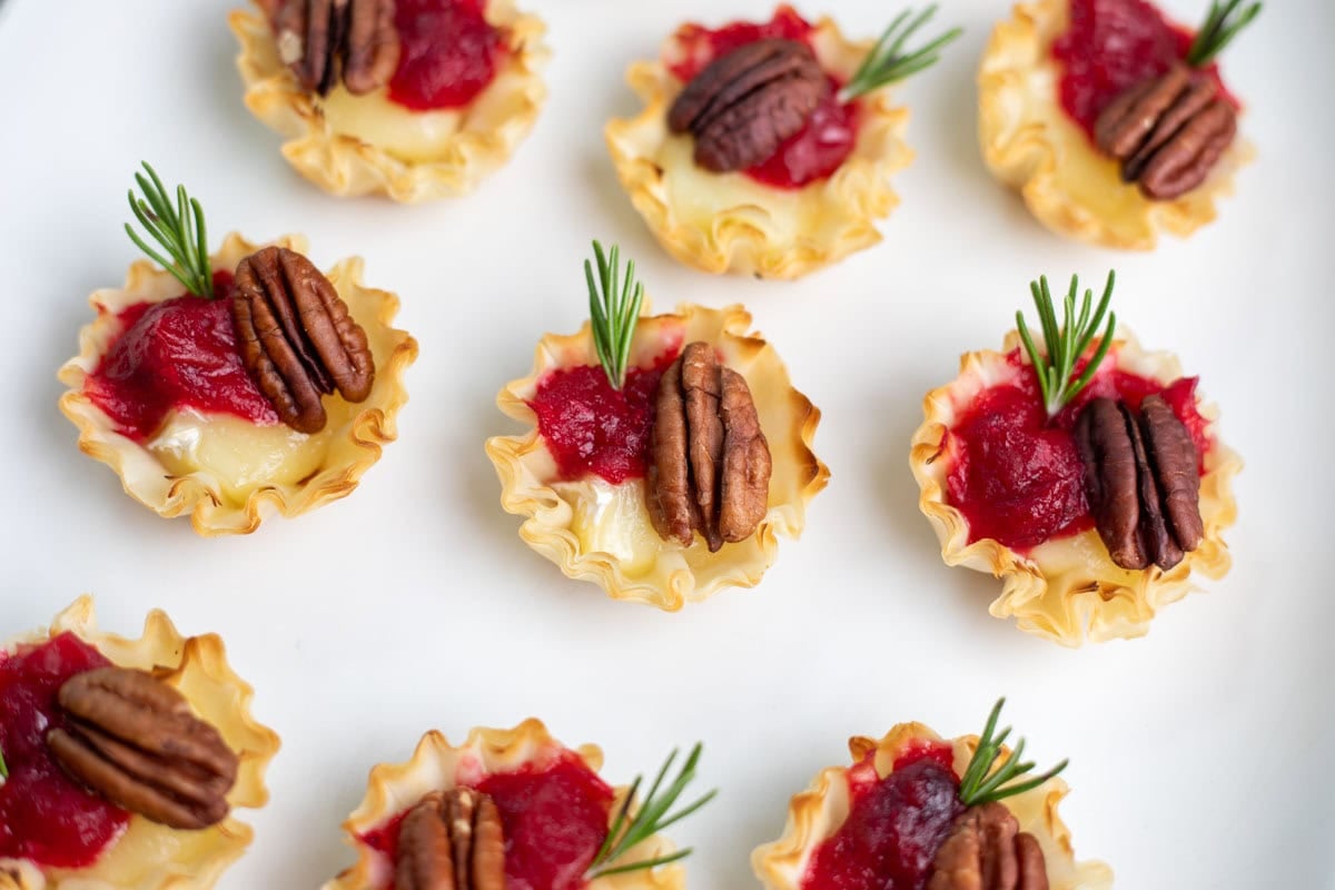 Closeup shot of Cranberry chutney brie bites in a platter
