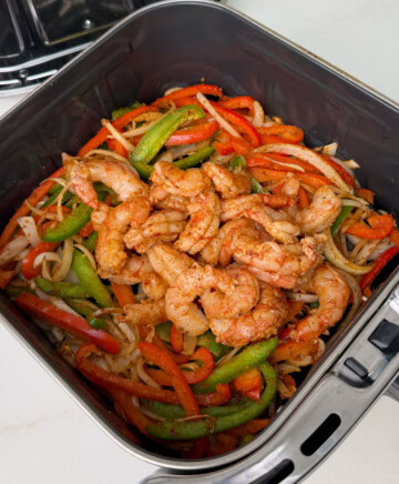 Closeup shirmp fajita on an air fryer basket
